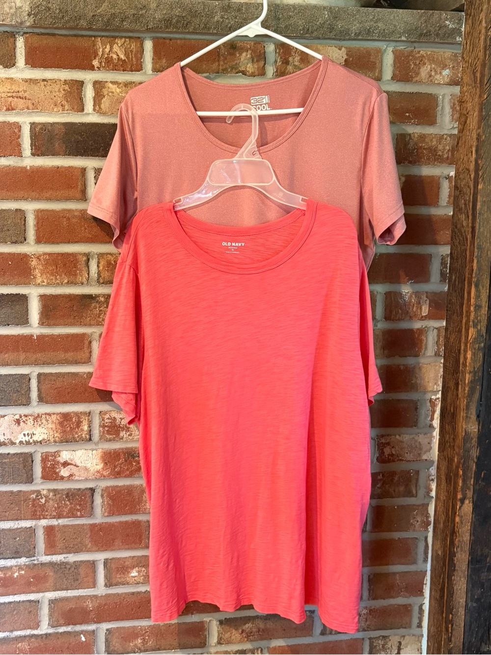 Bundle Women’s Two T-Shirts Old Navy & 32 Degrees Size XL